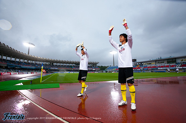 ホーム等々力は雨、だがスタジアムには熱気が溢れる。 ホーム等々力は雨、だがスタジアムには熱気が溢れる。