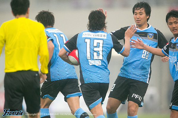 大久保選手が落ち着いてPKを決め、1点を返す 大久保選手が落ち着いてPKを決め、1点を返す