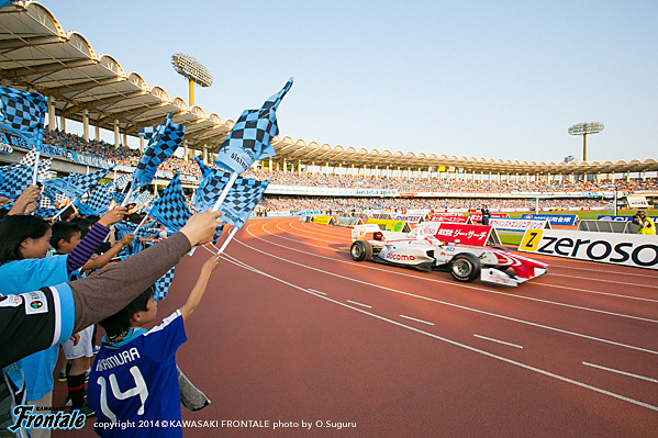 ハーフタイムにスーパーフォーミュラマシンによるデモ走行!! ハーフタイムにスーパーフォーミュラマシンによるデモ走行!!