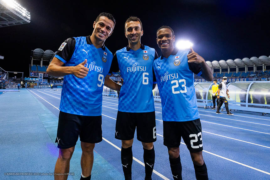 FW9 / レアンドロ ダミアン選手、MF6 / ジョアン シミッチ選手、FW23 / マルシーニョ選手 FW9 / レアンドロ ダミアン選手、MF6 / ジョアン シミッチ選手、FW23 / マルシーニョ選手