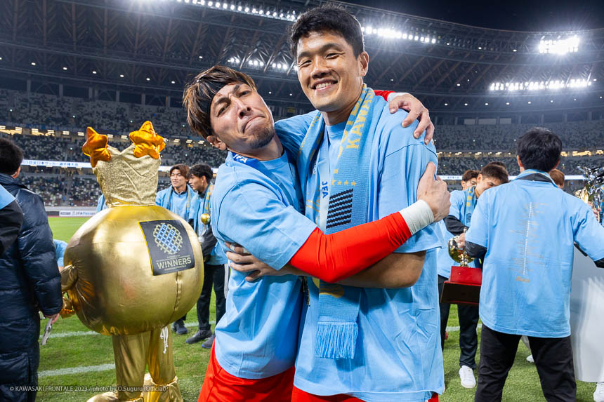 GK99 / 上福元 直人選手、GK1 / チョン ソンリョン選手 GK99 / 上福元 直人選手、GK1 / チョン ソンリョン選手