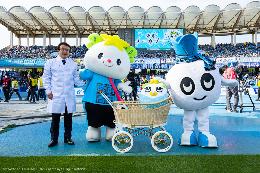 カブレラとたかたのゆめちゃんの間に誕生した「メーカブー」。佐々木拓 陸前高田市長とご挨拶 カブレラとたかたのゆめちゃんの間に誕生した「メーカブー」。佐々木拓 陸前高田市長とご挨拶