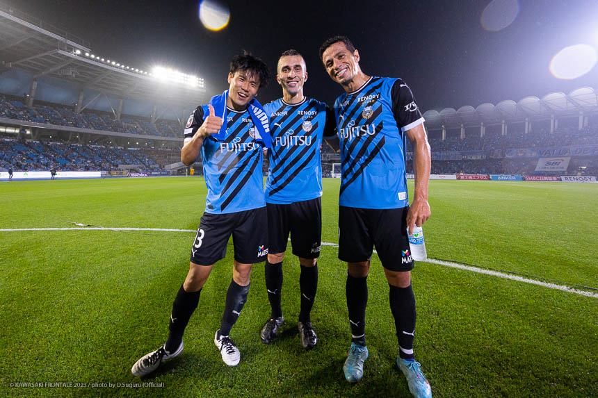 DF13 / 山根 視来選手、MF6 / ジョアン シミッチ選手、FW9 / レアンドロ ダミアン選手 DF13 / 山根 視来選手、MF6 / ジョアン シミッチ選手、FW9 / レアンドロ ダミアン選手