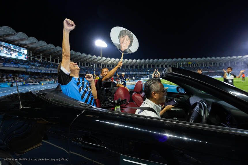 近藤真彦さんがユニフォーム姿で登場 近藤真彦さんがユニフォーム姿で登場