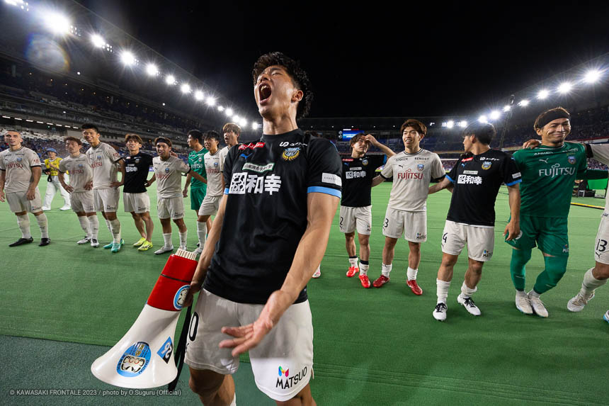 恒例?FW20 / 山田 新選手による勝利パフォーマンス 恒例?FW20 / 山田 新選手による勝利パフォーマンス