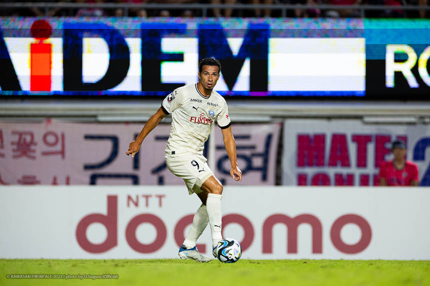 FW9 / レアンドロ ダミアン選手 FW9 / レアンドロ ダミアン選手