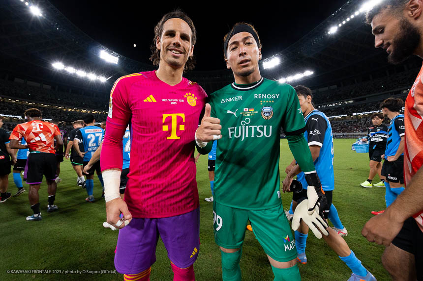 GK99 / 上福元 直人選手、バイエルンのGK27 / ヤン・ゾマー選手 GK99 / 上福元 直人選手、バイエルンのGK27 / ヤン・ゾマー選手