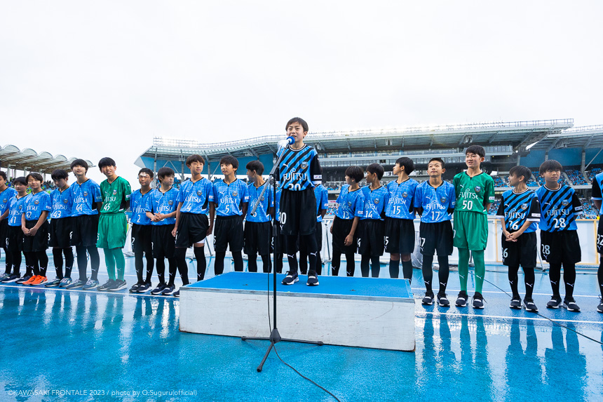 ハーフタイムにはU-15等々力、初音 虎次郎選手がサポーターにご挨拶! ハーフタイムにはU-15等々力、初音 虎次郎選手がサポーターにご挨拶!